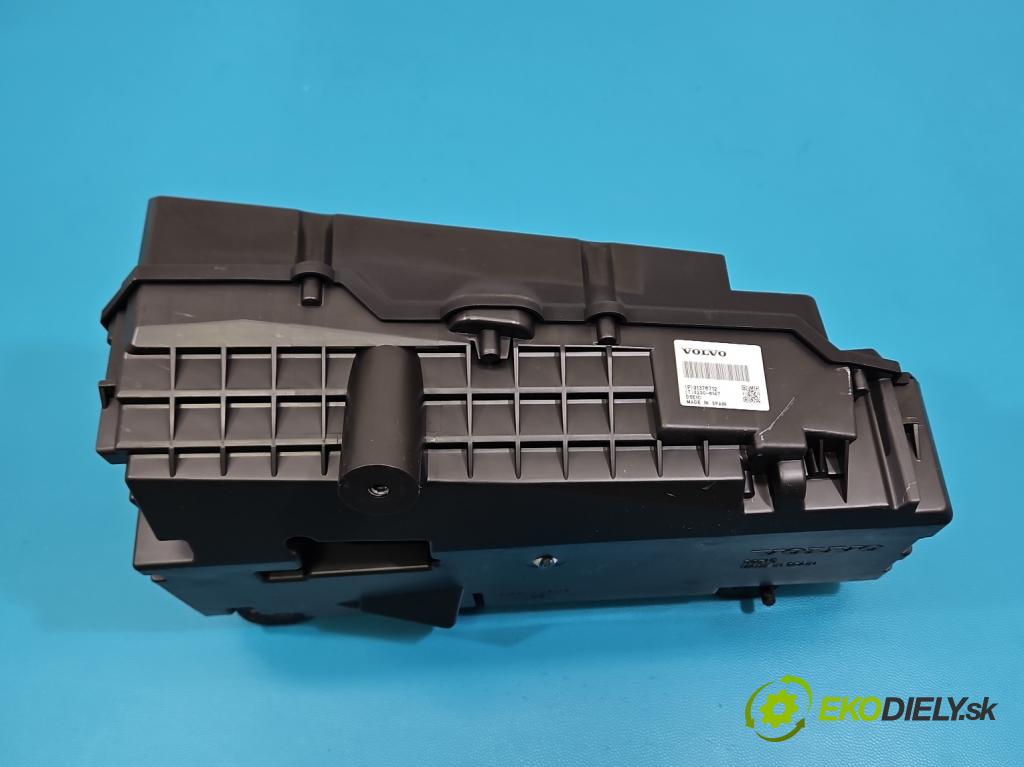 Volvo S90 II 2016- 2.0 T 320KM automatic 235 kW 1969 cm3 4- displej 31376712 (Přístrojová deska)