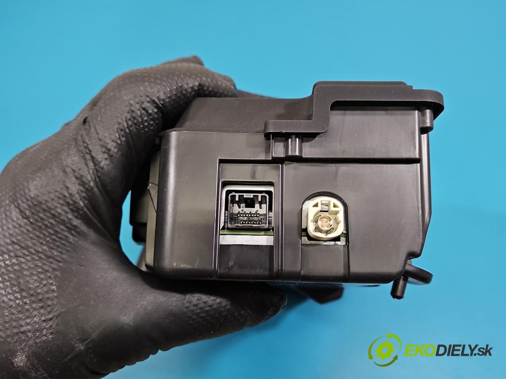 Volvo S90 II 2016- 2.0 T 320KM automatic 235 kW 1969 cm3 4- displej 31376712 (Přístrojová deska)