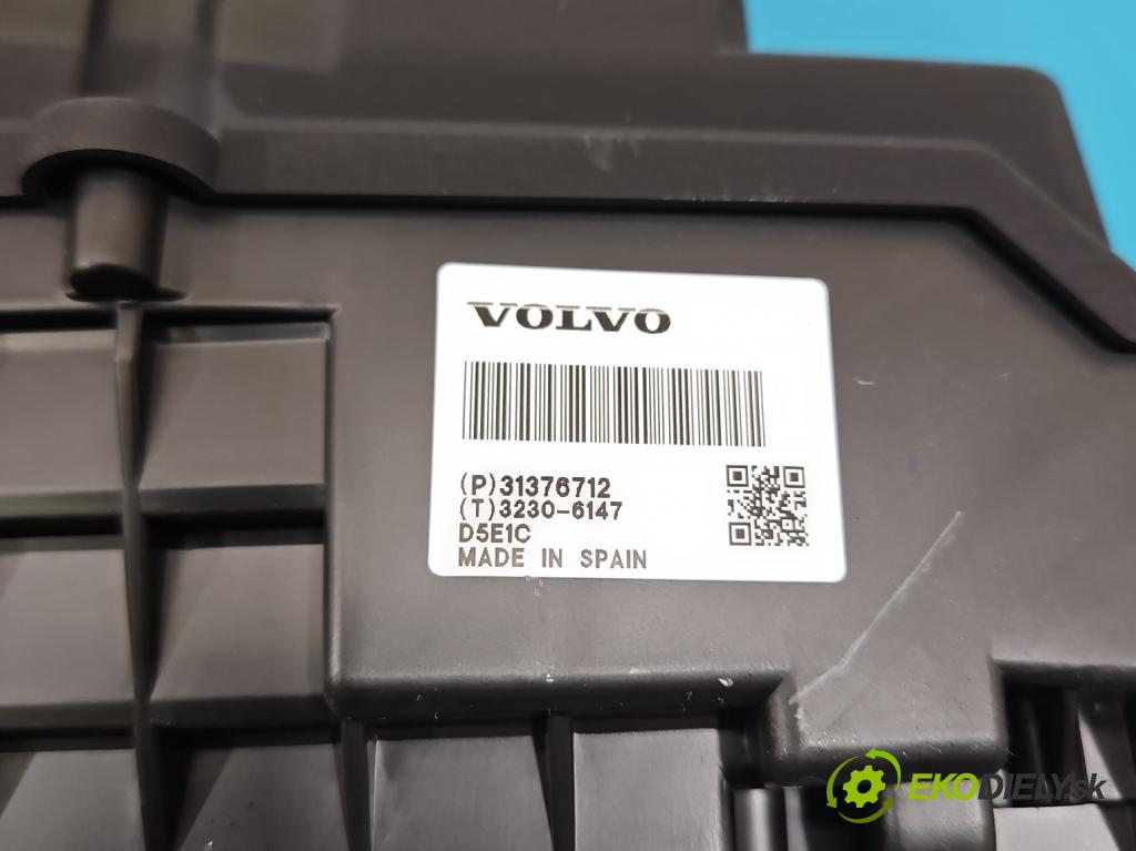 Volvo S90 II 2016- 2.0 T 320KM automatic 235 kW 1969 cm3 4- displej 31376712 (Přístrojová deska)