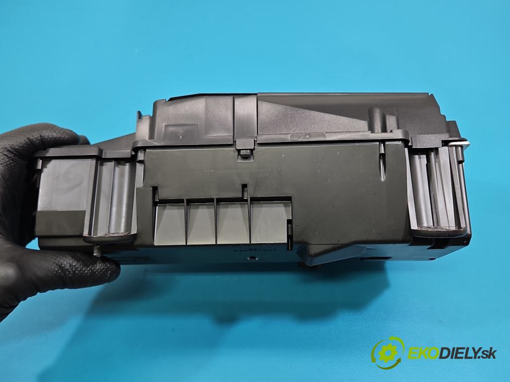 Volvo S90 II 2016- 2.0 T 320KM automatic 235 kW 1969 cm3 4- displej 31376712 (Přístrojová deska)