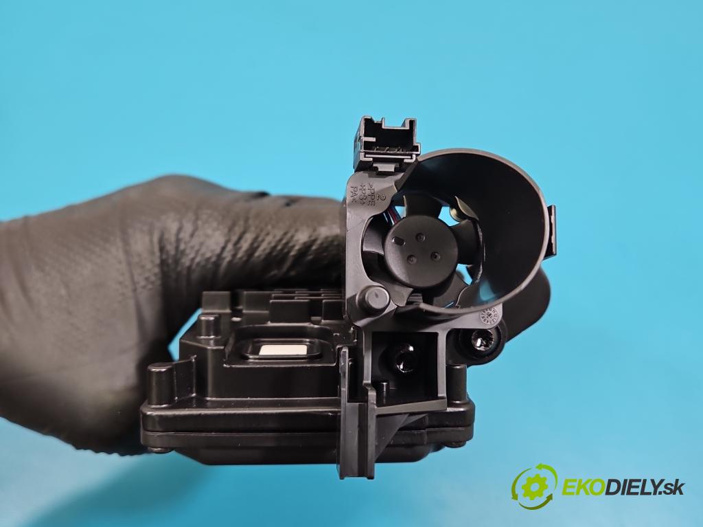 Volvo S90 II 2016- 2.0 T 320KM automatic 235 kW 1969 cm3 4- Kamera predné 31660077