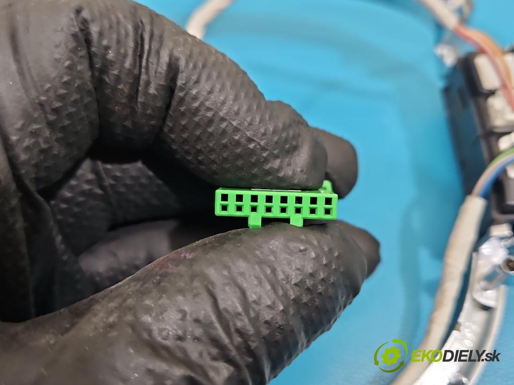 Volvo S90 II 2016- 2.0 T 320KM automatic 235 kW 1969 cm3 4- prepínač multifunkční: řízení: 31443498 (Prepínacie páčky pod volantom)