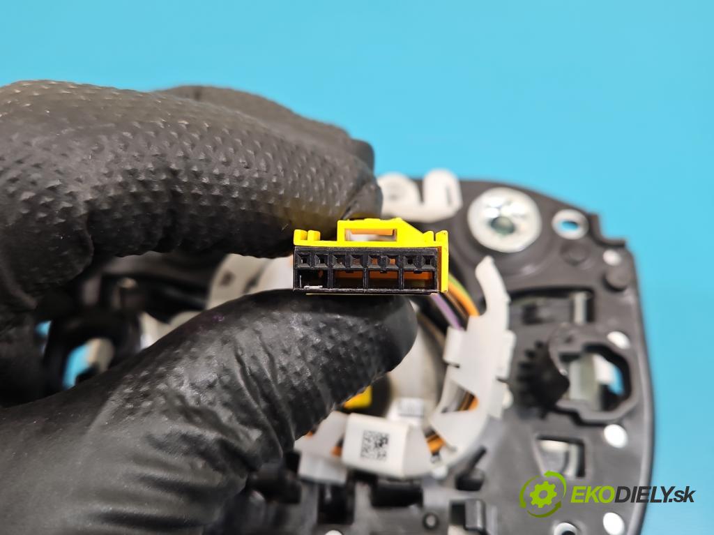 Volvo S90 II 2016- 2.0 T 320KM automatic 235 kW 1969 cm3 4- Polštář: vzduch: Řidič: P39825814 (Airbag)