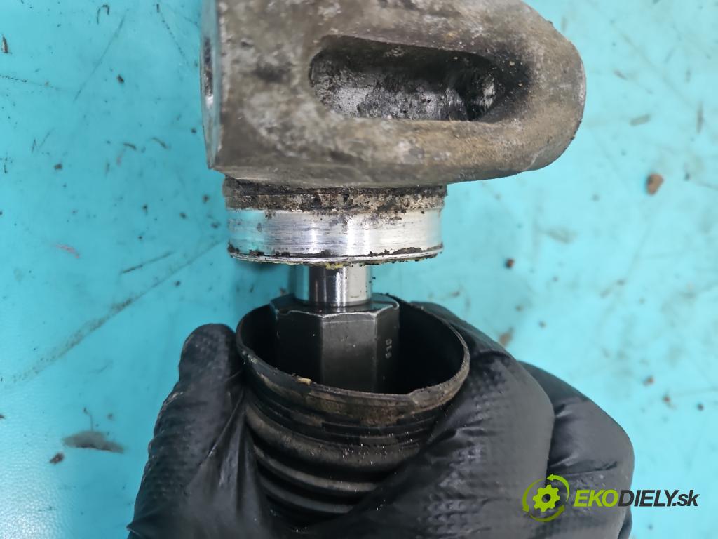 Audi A4 B8 2007-2015 2.0 tdi 136 HP manual 100 kW 1968 cm3 4- Ozubené kolo: volant 8T1422066C