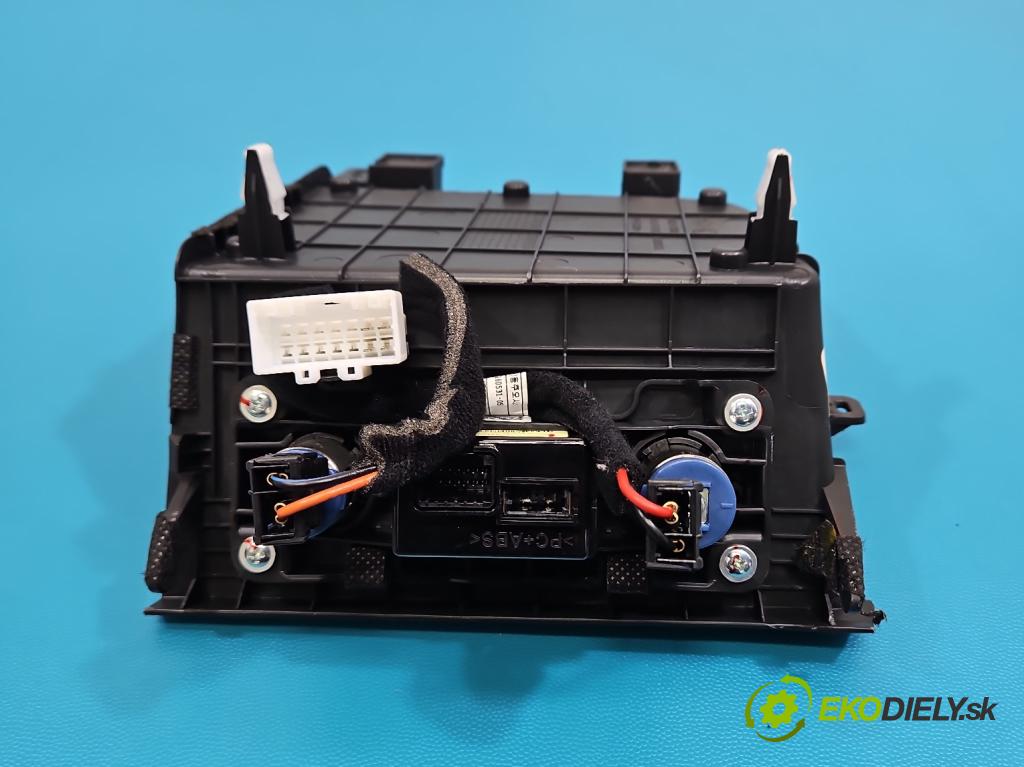 Kia Niro I 2016-2022 1.6 GDI 105 HP automatic 77 kW 1580 cm3 5- zásuvka USB 96120-G5100