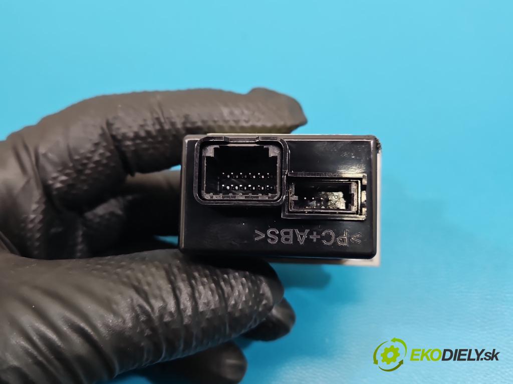 Kia Niro I 2016-2022 1.6 GDI 105 HP automatic 77 kW 1580 cm3 5- zásuvka USB 96120-G5100