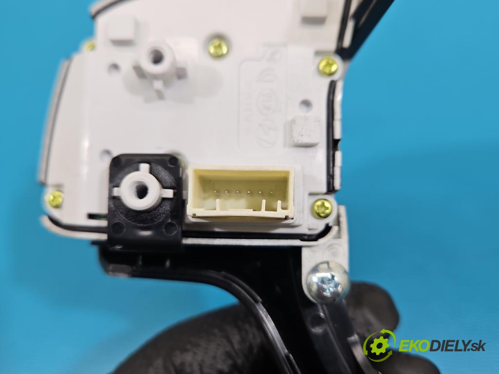 Kia Niro I 2016-2022 1.6 GDI 105 hp automatic 77 kW 1580 cm3 5- Přepínač multifunkční: řízení: 96720-G5450 (Páčky pod volantem)