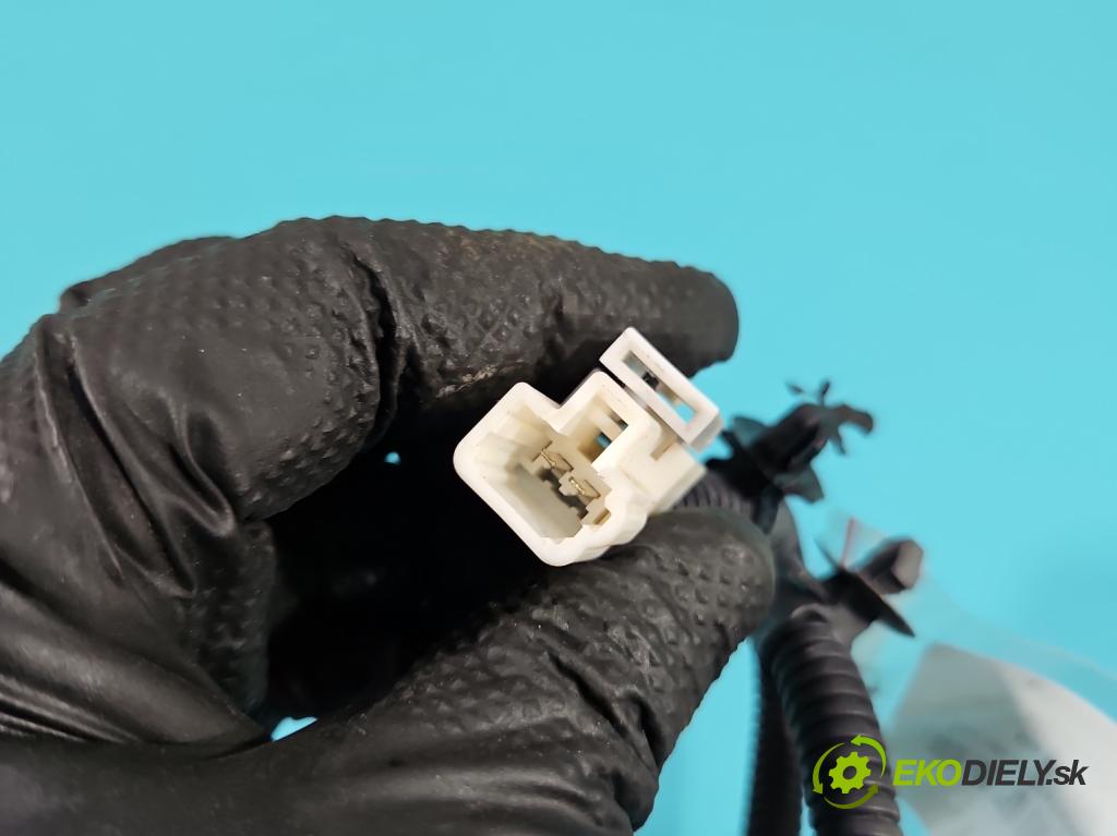 Kia Niro I 2016-2022 1.6 GDI 105 hp automatic 77 kW 1580 cm3 5- stěna bezpečnost přední pravý 88830G5100WK