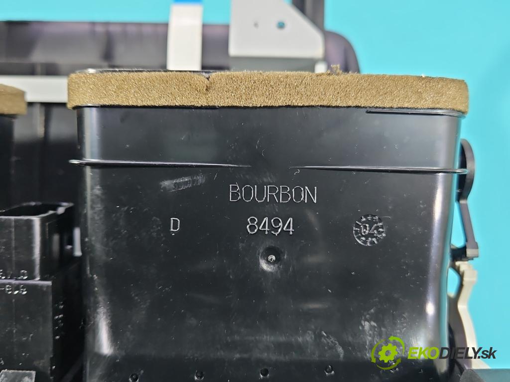 Toyota Avensis II T25 2003-2008 2.0 vvti 147 hp manual 108 kW 1998 cm3 5- Mřížka: topení medián:  (Mřížka topení)