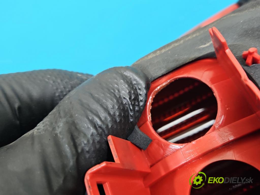 Vw Passat B5 1995-2005 1.8 T 150 hp manual 110 kW 1781 cm3 4- světlo zadní pravé  (Klika dveří ostatní)