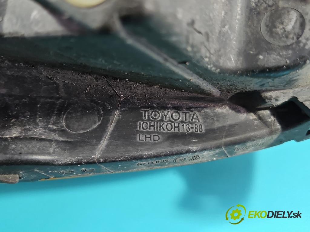 Toyota Corolla E12 2001-2009 1.6 vvti 110 hp manual 81 kW 1598 cm3 5- světlo pravý  (Pravé přední světlo)