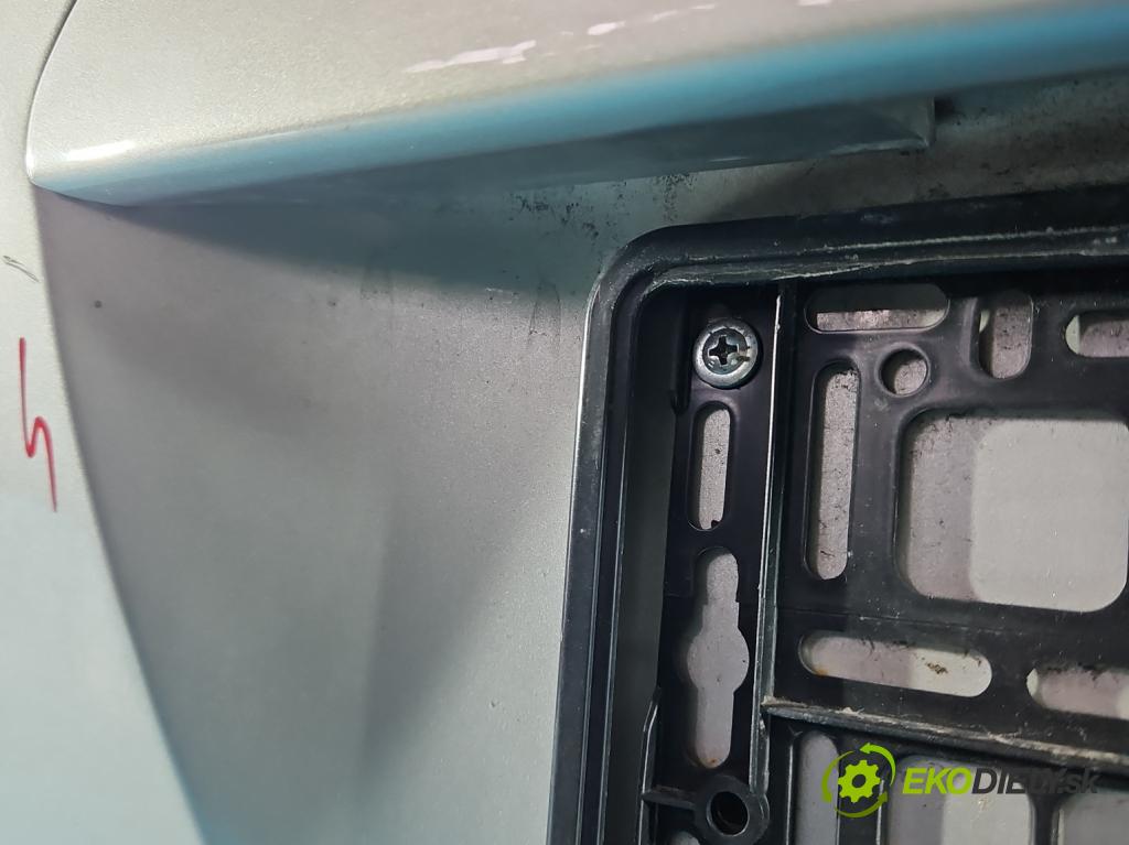 Toyota Corolla E12 2001-2009 1.6 vvti 110 HP manual 81 kW 1598 cm3 5- zadna kufor  (Kapota zadná (kufor))