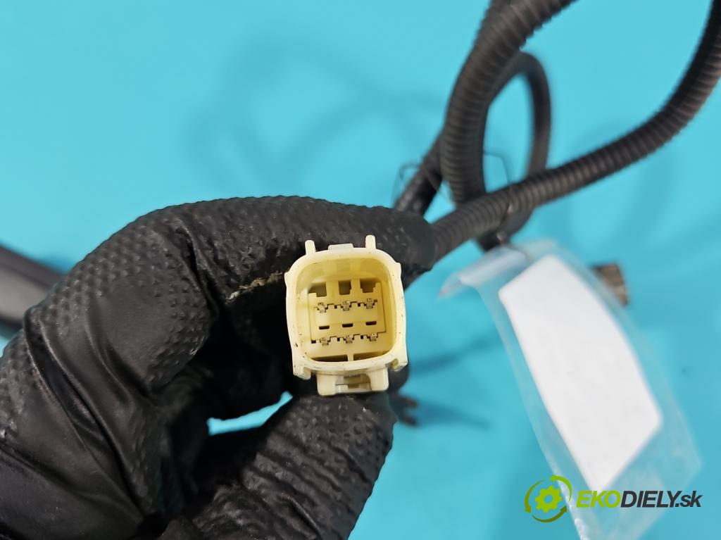 Toyota Corolla E12 2001-2009 1.6 vvti 110 HP manual 81 kW 1598 cm3 5- pas bezpečnosť: predné ľavý