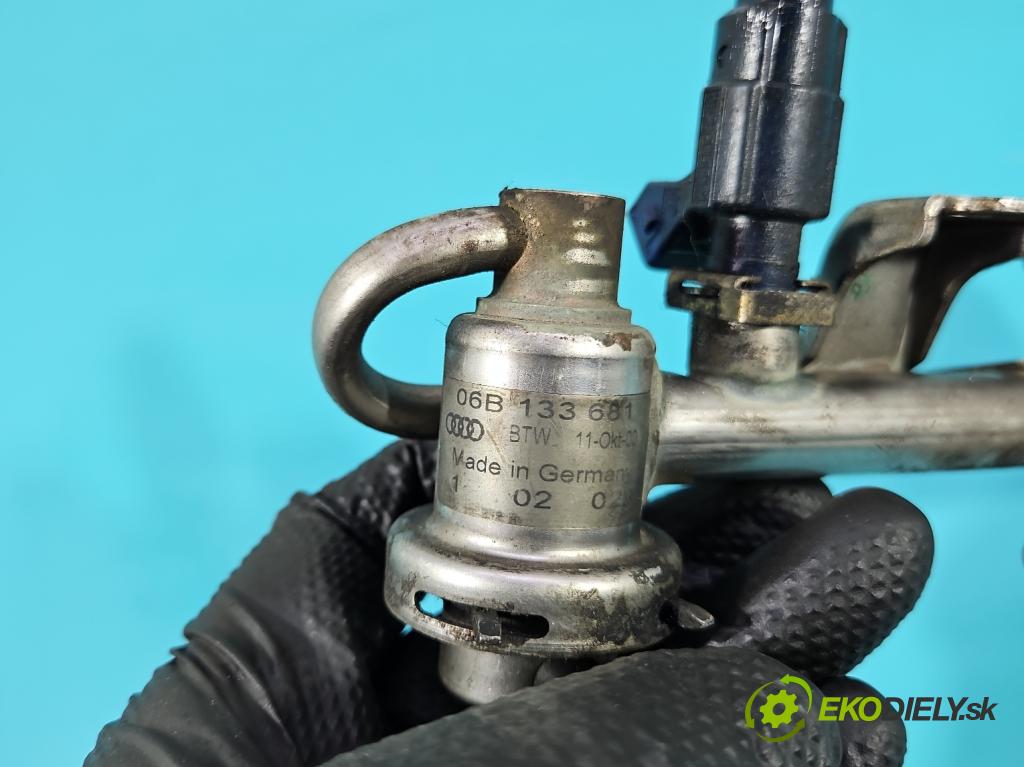 Audi A6 C5 1997-2004 1.8 T 150 HP manual 110 kW 1781 cm3 4- vstrek 06B133551M (Vstrekovač paliva)