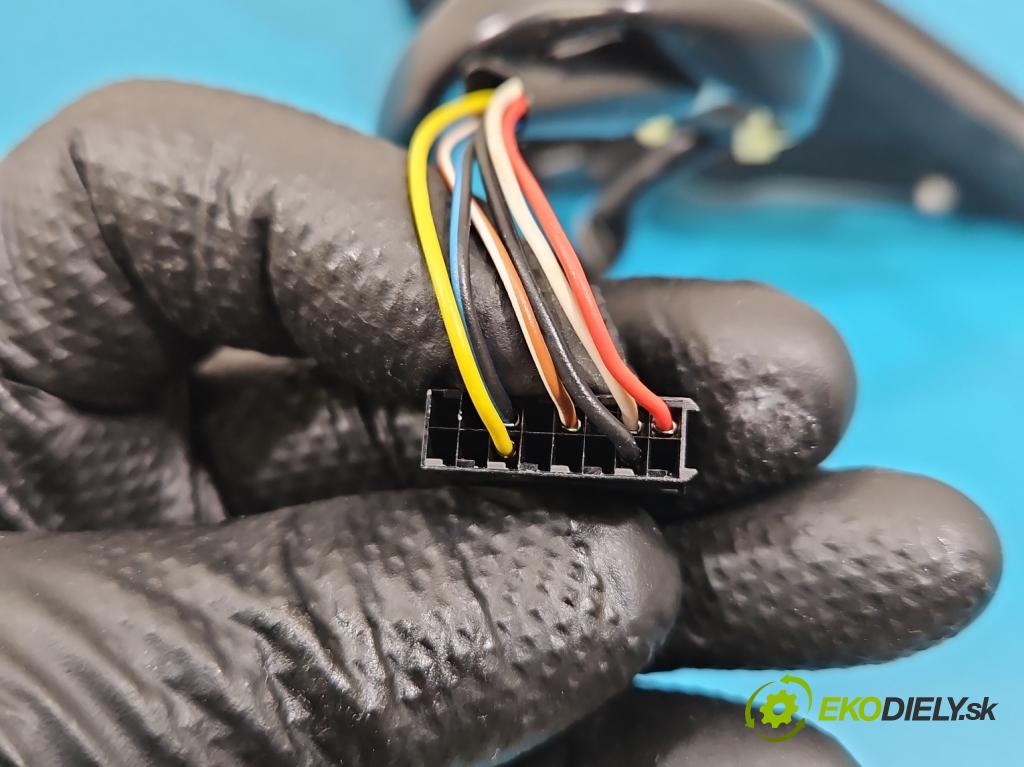 Audi A4 B8 2007-2015 2.0 tdi 143 HP manual 105 kW 1968 cm3 5- zrkadlo ľavé  (Kľučka dverí ostatné)