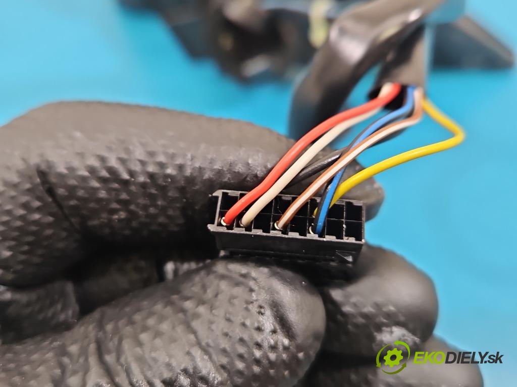 Audi A4 B8 2007-2015 2.0 tdi 143 HP manual 105 kW 1968 cm3 5- zrkadlo ľavé  (Kľučka dverí ostatné)