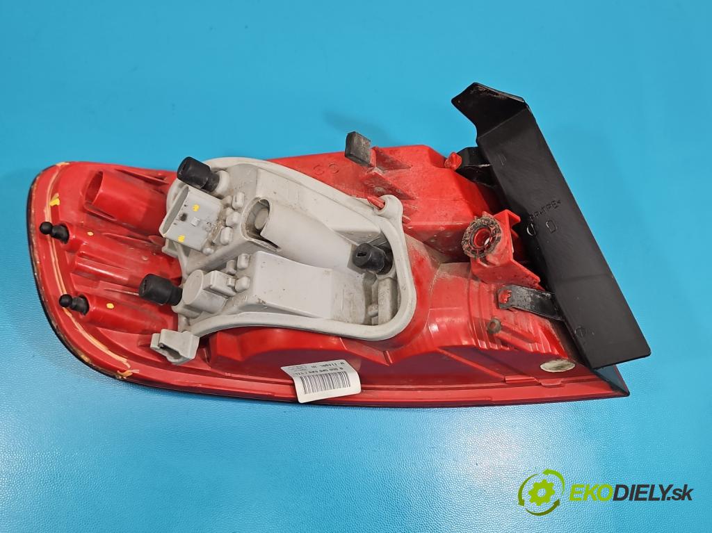 Audi A4 B8 2007-2015 2.0 tdi 143 HP manual 105 kW 1968 cm3 5- svetlo / reflektor zadné pravé 8K9945096B (Kľučka dverí ostatné)