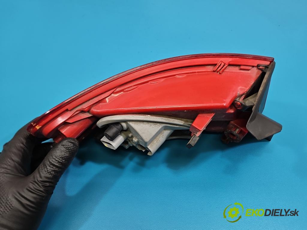 Audi A4 B8 2007-2015 2.0 tdi 143 HP manual 105 kW 1968 cm3 5- svetlo / reflektor zadné pravé 8K9945096B (Kľučka dverí ostatné)