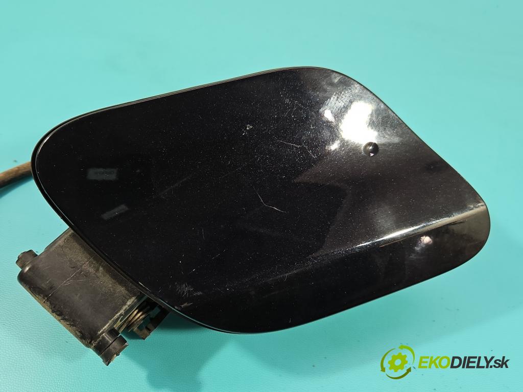 Fiat Tipo II 2015- 1.4 16V 95 HP manual 70 kW 1368 cm3 4- Klapka nádrže palivo  (Kľučka dverí ostatné)