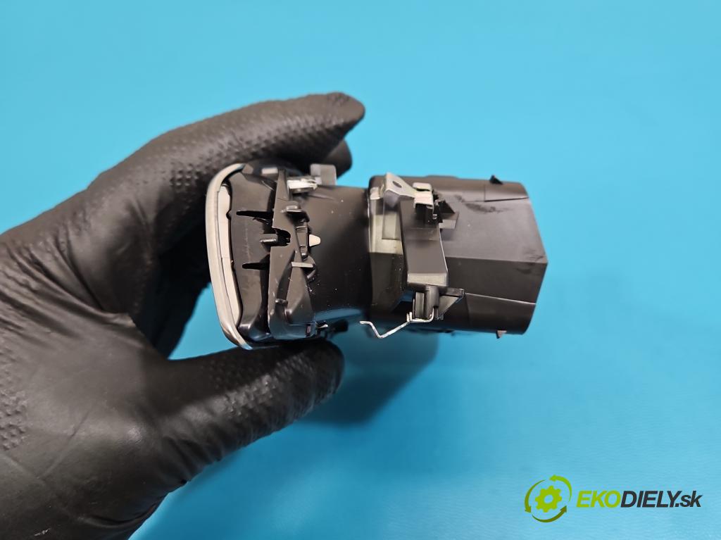 Peugeot 3008 II 2016-2023 1.5 hdi 131 HP automatic 96 kW 1499 cm3 5- Mřížka: kúrenia ostatné 9810143080