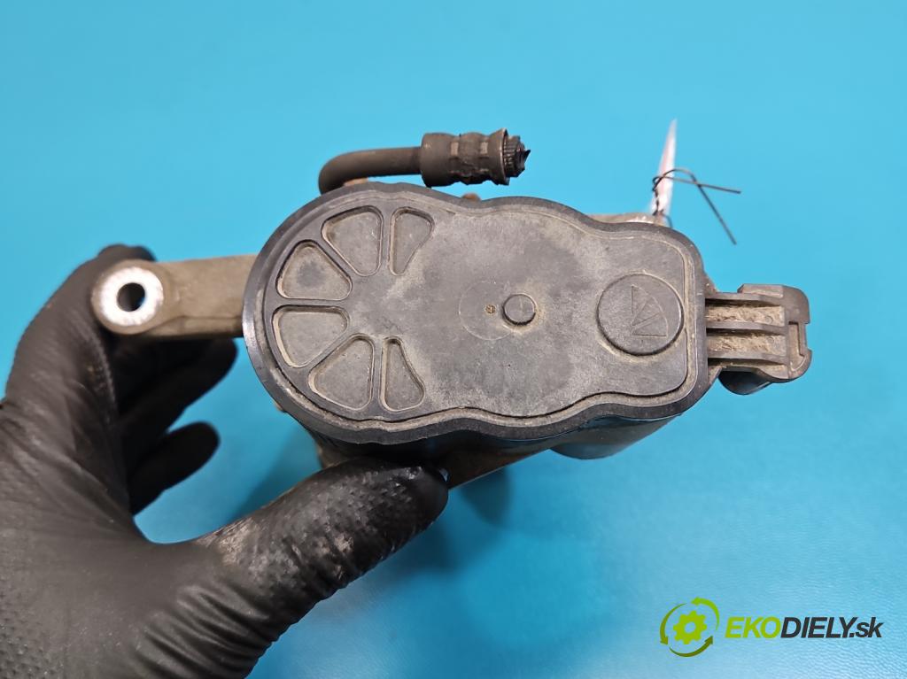 Peugeot 3008 II 2016-2023 1.5 hdi 131 HP automatic 96 kW 1499 cm3 5- brzdič zadné ľavý  (Kľučka dverí ostatné)