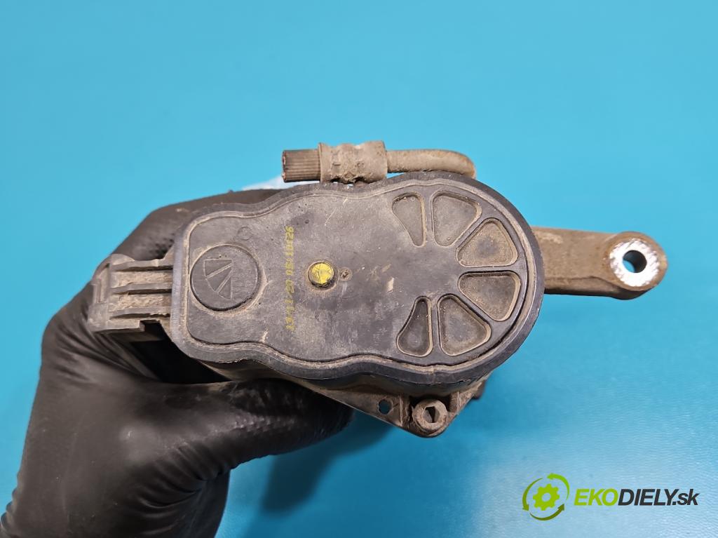 Peugeot 3008 II 2016-2023 1.5 hdi 131 HP automatic 96 kW 1499 cm3 5- brzdič zadné pravý  (Kľučka dverí ostatné)