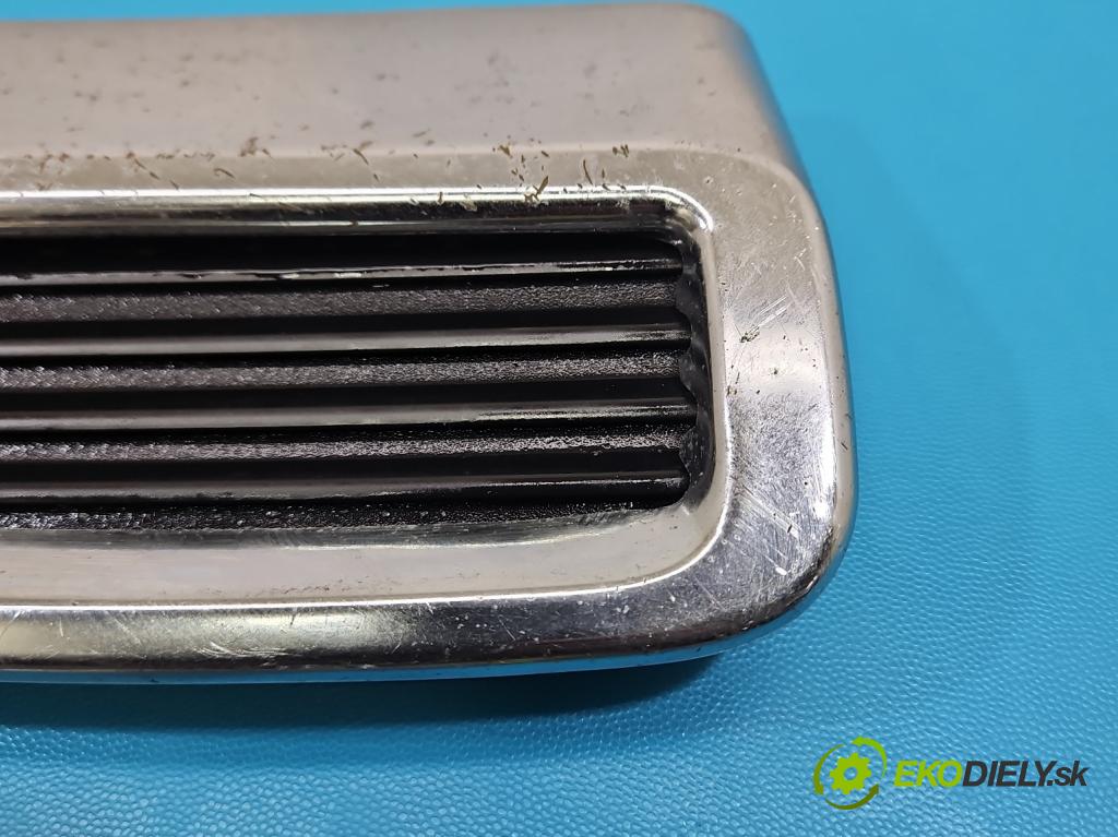 Peugeot 3008 II 2016-2023 1.5 hdi 131 HP automatic 96 kW 1499 cm3 5- blenda mriežka: nárazník pravé 9812041777