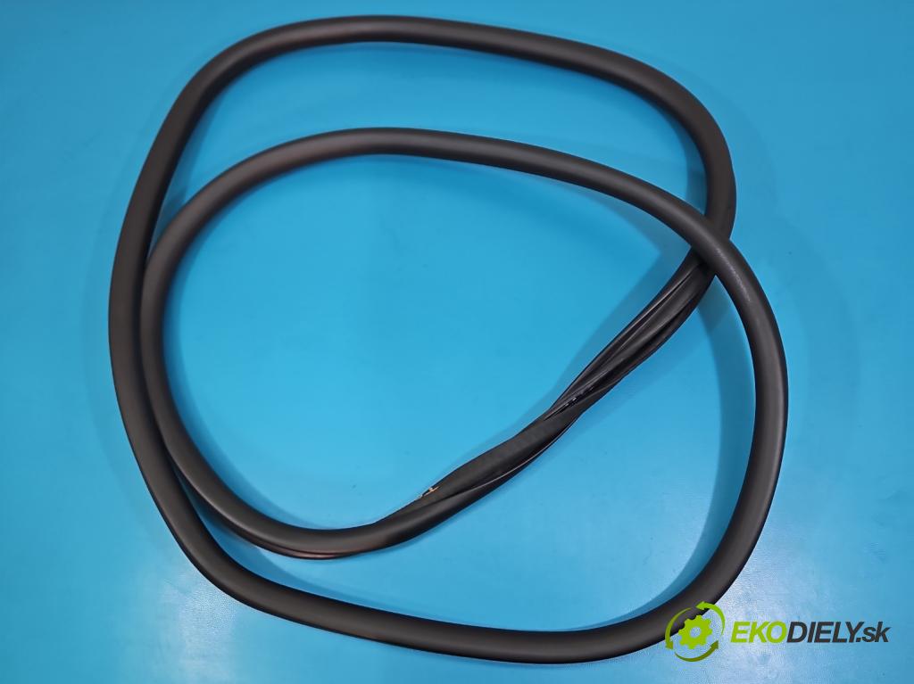 Peugeot 3008 II 2016-2023 1.5 hdi 131 hp automatic 96 kW 1499 cm3 5- Těsnění: dveře zadní pravé 9811538180 (Karoserie ostatní)