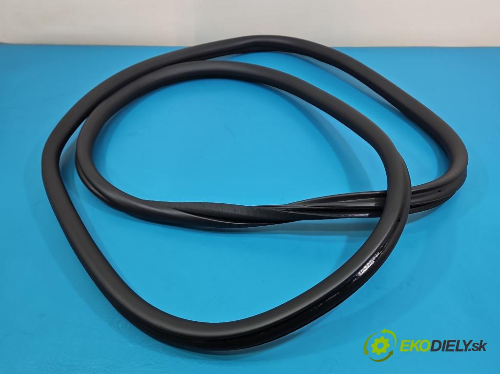 Peugeot 3008 II 2016-2023 1.5 hdi 131 HP automatic 96 kW 1499 cm3 5- Těsnění: dvere zadné pravé 9811538180 (Karoséria ostatné)