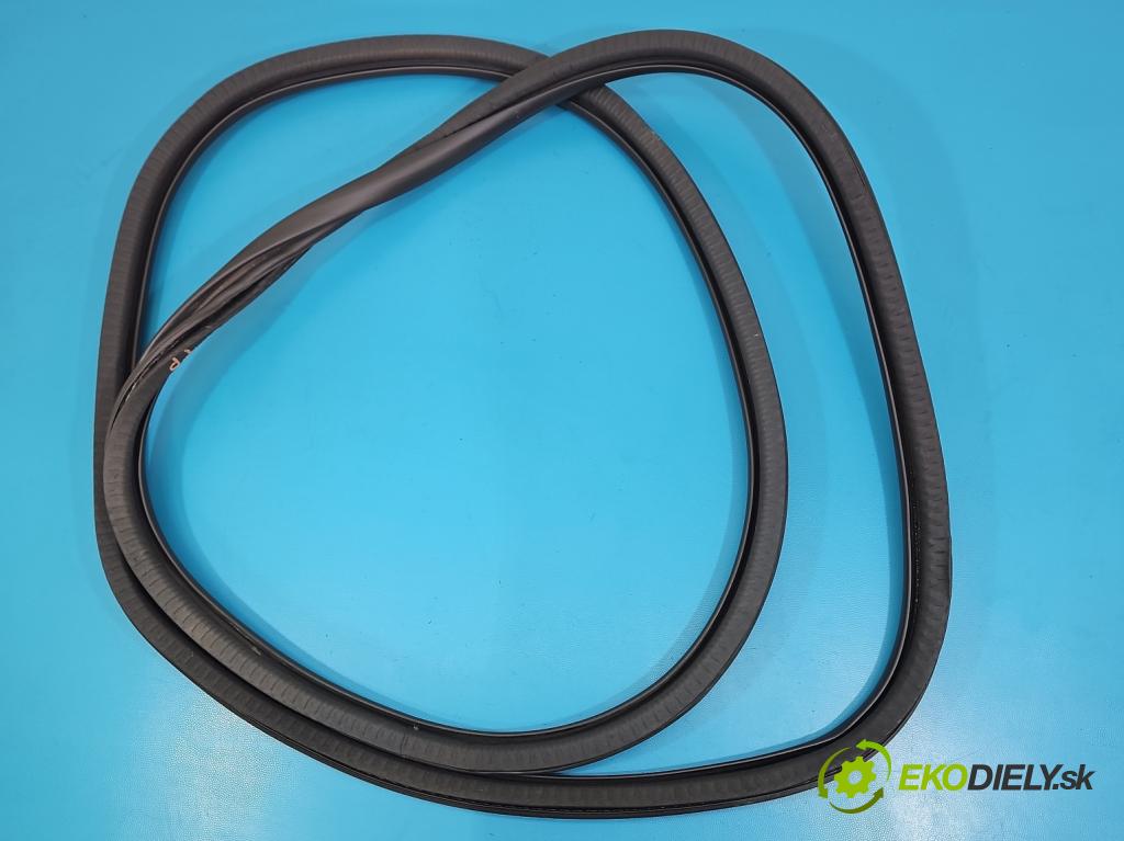 Peugeot 3008 II 2016-2023 1.5 hdi 131 hp automatic 96 kW 1499 cm3 5- Těsnění: dveře zadní pravé 9811538180 (Karoserie ostatní)