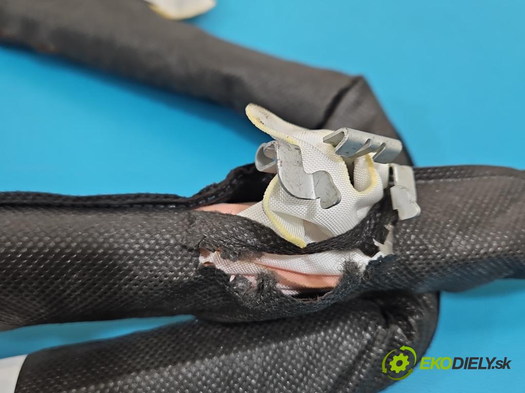 Peugeot 3008 II 2016-2023 1.5 hdi 131 hp automatic 96 kW 1499 cm3 5- Záclona: levé 9811504680