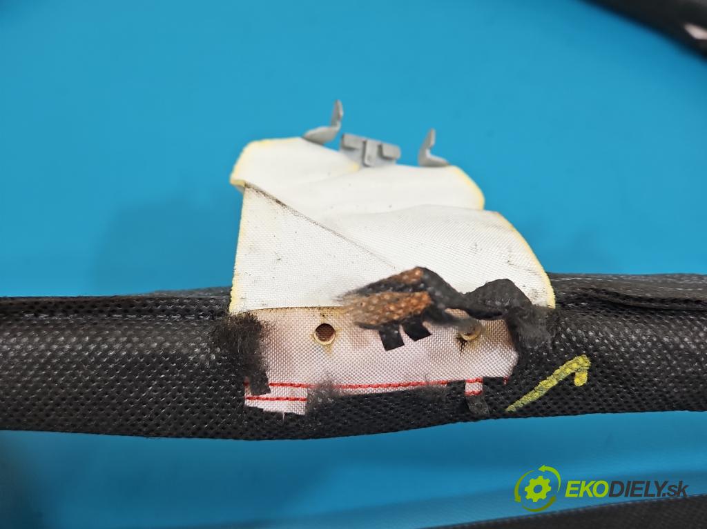 Peugeot 3008 II 2016-2023 1.5 hdi 131 hp automatic 96 kW 1499 cm3 5- Záclona: levé 9811504680