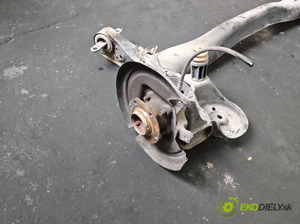 Peugeot 3008 II 2016-2023 1.5 hdi 131 HP automatic 96 kW 1499 cm3 5- zadna výstuha  (Výstuha zadná)