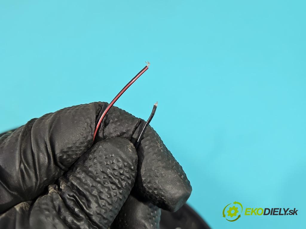 Skoda Octavia III 2013- 2.0 TSI 190 HP automatic 140 kW 1984 cm3 5- zrkadlo ľavé  (Kľučka dverí ostatné)