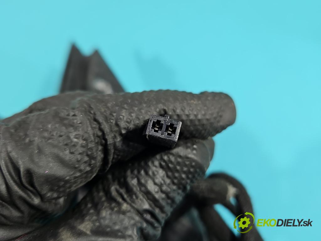 Skoda Octavia III 2013- 2.0 TSI 190 HP automatic 140 kW 1984 cm3 5- zrkadlo ľavé  (Kľučka dverí ostatné)