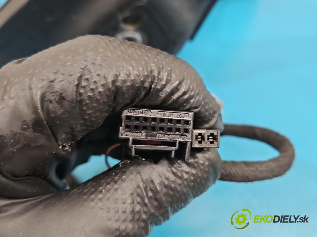 Skoda Octavia III 2013- 2.0 TSI 190 HP automatic 140 kW 1984 cm3 5- zrkadlo pravé  (Kľučka dverí ostatné)