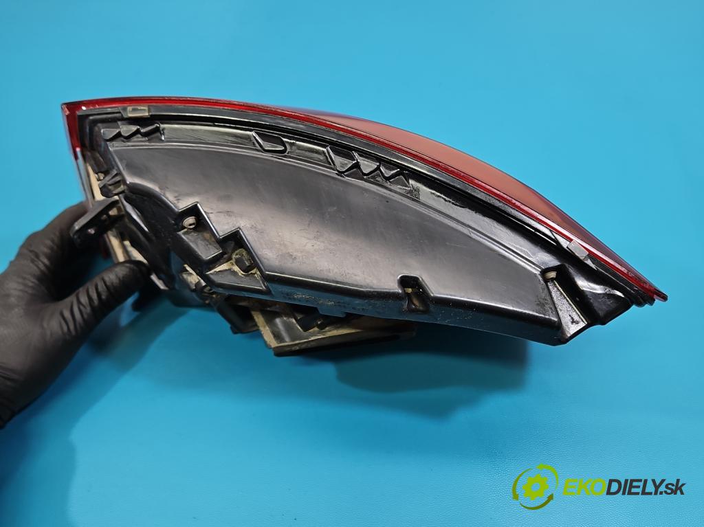 Skoda Octavia III 2013- 2.0 TSI 190 HP automatic 140 kW 1984 cm3 5- svetlo / reflektor zadné ľavé 5E5945207 (Kľučka dverí ostatné)