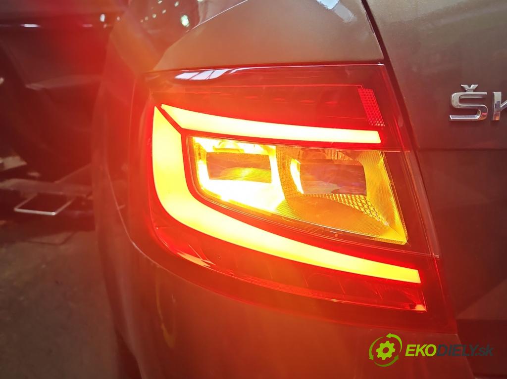 Skoda Octavia III 2013- 2.0 TSI 190 HP automatic 140 kW 1984 cm3 5- svetlo / reflektor zadné ľavé 5E5945207 (Kľučka dverí ostatné)
