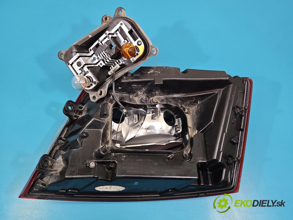 Skoda Octavia III 2013- 2.0 TSI 190 HP automatic 140 kW 1984 cm3 5- svetlo / reflektor zadné ľavé 5E5945207 (Kľučka dverí ostatné)