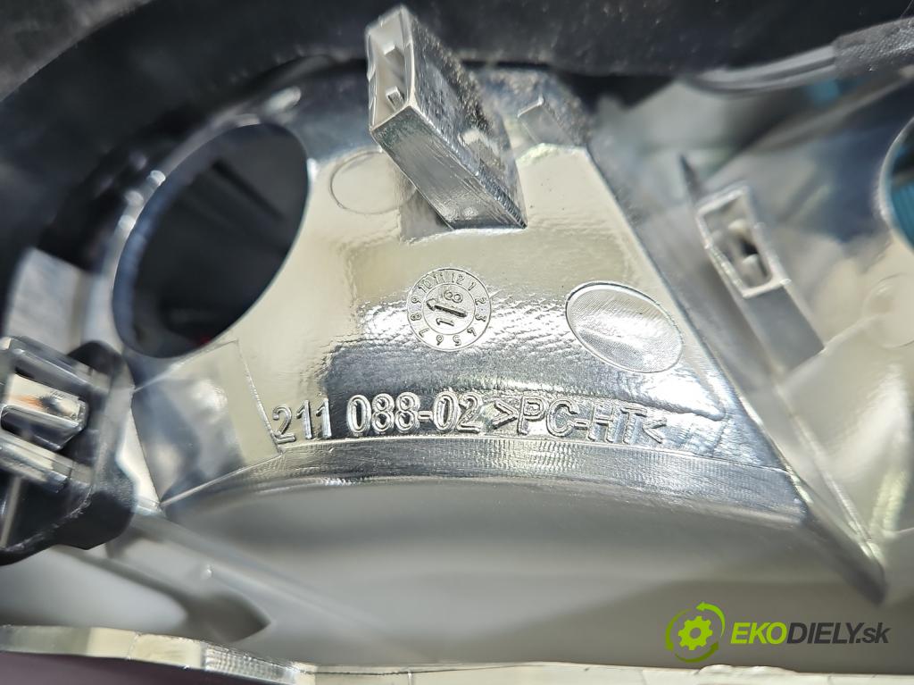 Skoda Octavia III 2013- 2.0 TSI 190 hp automatic 140 kW 1984 cm3 5- světlo zadní pravé 5E5945208 (Klika dveří ostatní)