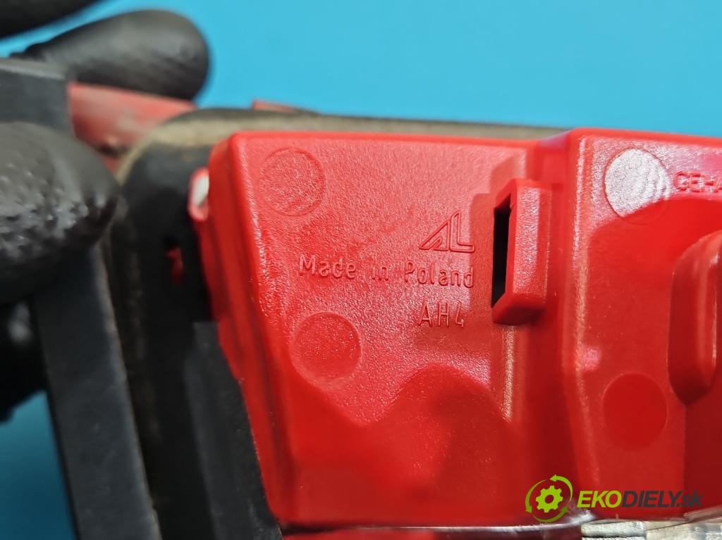 Audi A4 B8 2007-2015 2.0 tdi 143 HP manual 105 kW 1968 cm3 5- svetlo / reflektor zadné pravé 8K9945094B (Kľučka dverí ostatné)