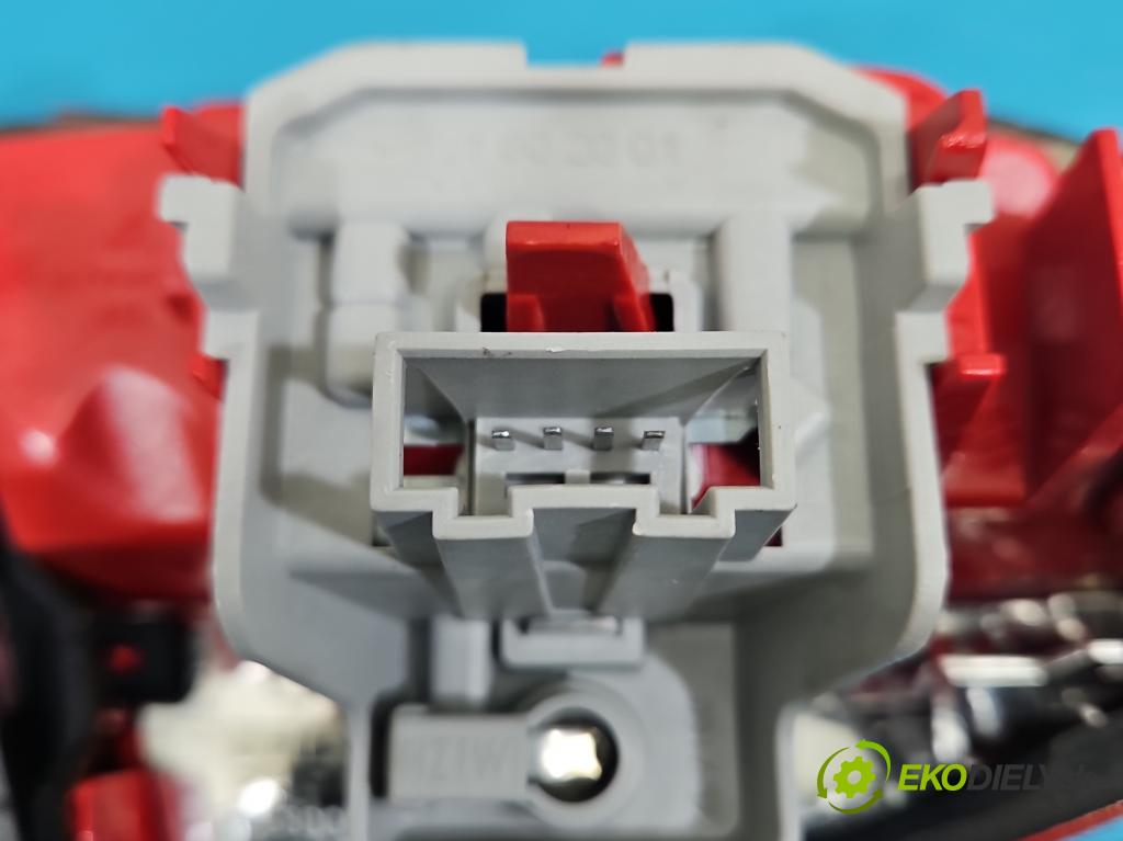 Audi A4 B8 2007-2015 2.0 tdi 143 HP manual 105 kW 1968 cm3 5- svetlo / reflektor zadné pravé 8K9945094B (Kľučka dverí ostatné)