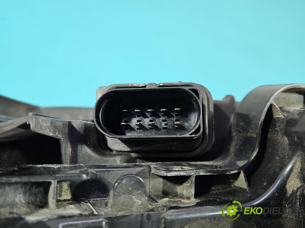 Audi A6 C5 1997-2004 1.8 T 150 HP manual 110 kW 1781 cm3 4- Reflektor: pravý  (Svetlo predné pravé)