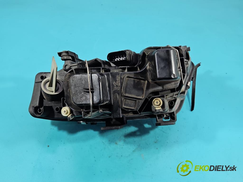 Audi A6 C5 1997-2004 1.8 T 150 HP manual 110 kW 1781 cm3 4- Reflektor: pravý  (Svetlo predné pravé)