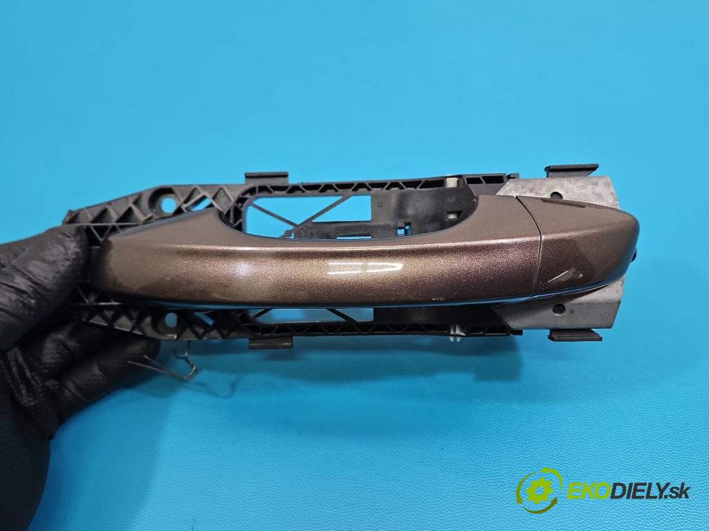 Skoda Octavia III 2013- 2.0 TSI 190 HP automatic 140 kW 1984 cm3 5- rukoväť predné ľavé mimo: 5L0837885B (Kľučka dverí vonkajšia predná ľavá)