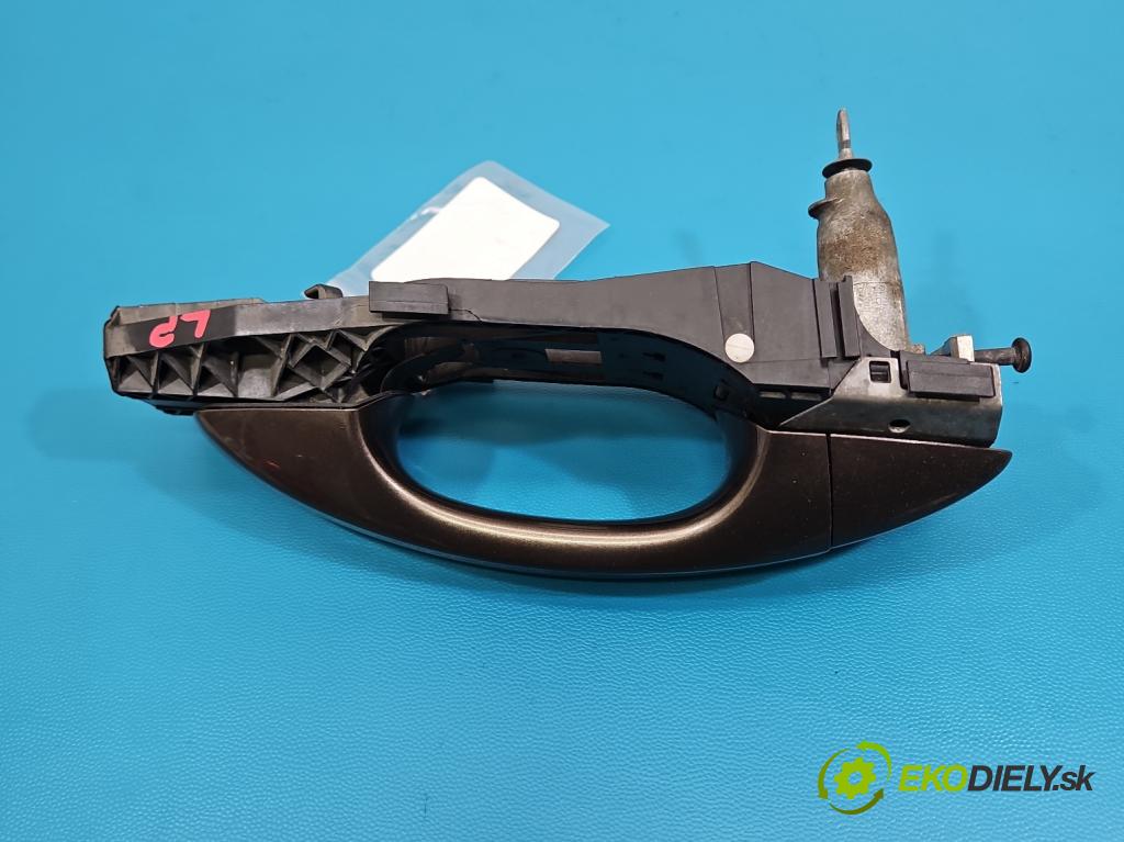 Skoda Octavia III 2013- 2.0 TSI 190 HP automatic 140 kW 1984 cm3 5- rukoväť predné ľavé mimo: 5L0837885B (Kľučka dverí vonkajšia predná ľavá)