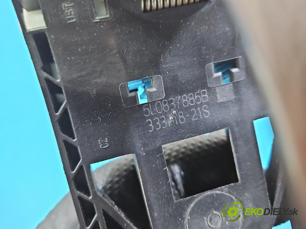 Skoda Octavia III 2013- 2.0 TSI 190 HP automatic 140 kW 1984 cm3 5- rukoväť predné ľavé mimo: 5L0837885B (Kľučka dverí vonkajšia predná ľavá)