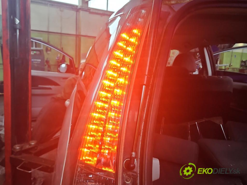 Mitsubishi Grandis 2.0 DID 136 HP manual 100 kW 1968 cm3 5- svetlo / reflektor zadné ľavé 220-87642 (Kľučka dverí ostatné)