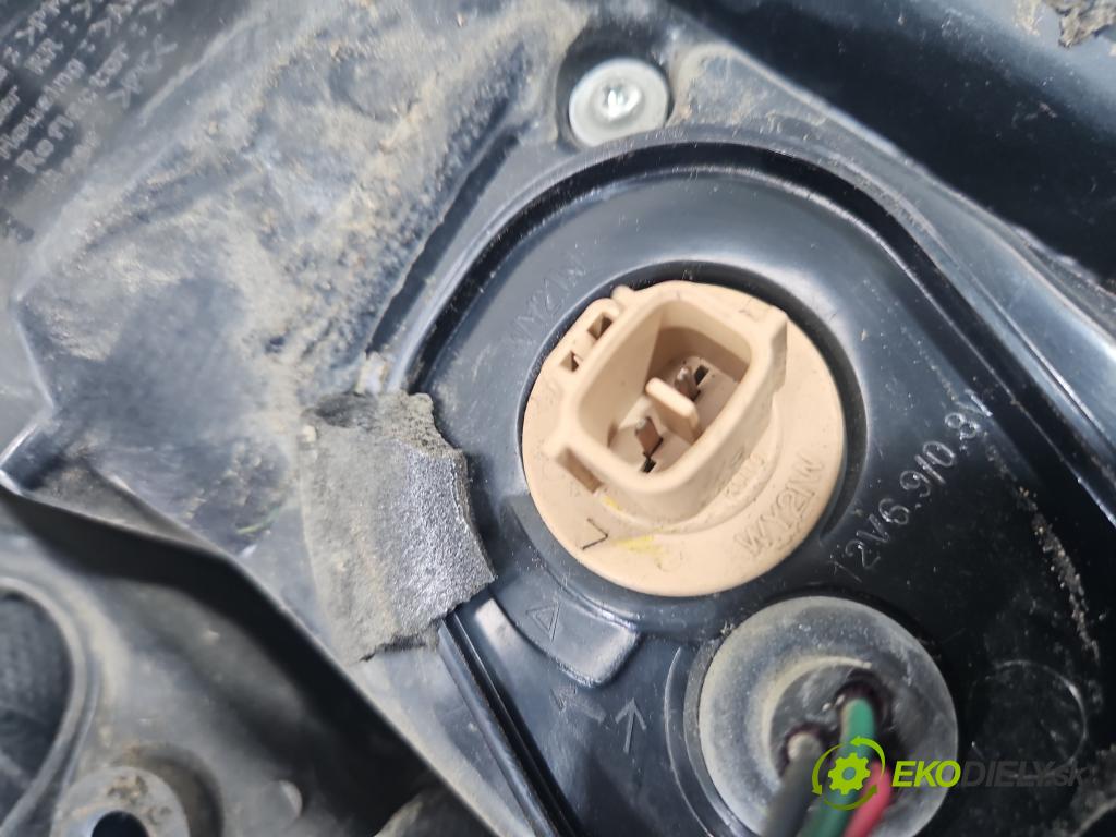 Mitsubishi Grandis 2.0 DID 136 HP manual 100 kW 1968 cm3 5- svetlo / reflektor zadné ľavé 220-87642 (Kľučka dverí ostatné)