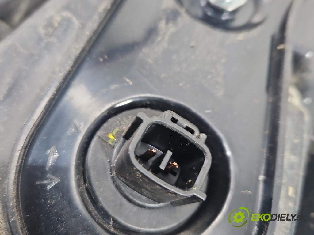 Mitsubishi Grandis 2.0 DID 136 HP manual 100 kW 1968 cm3 5- svetlo / reflektor zadné ľavé 220-87642 (Kľučka dverí ostatné)